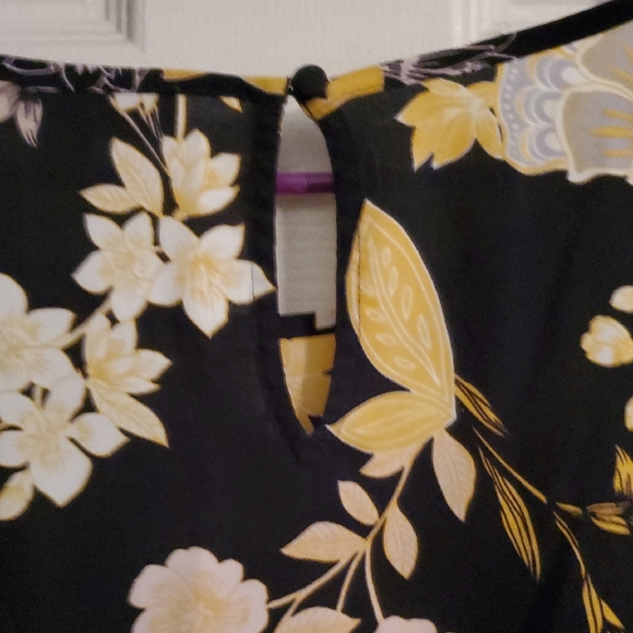 Floral Print Blouse - Picture 4 of 4